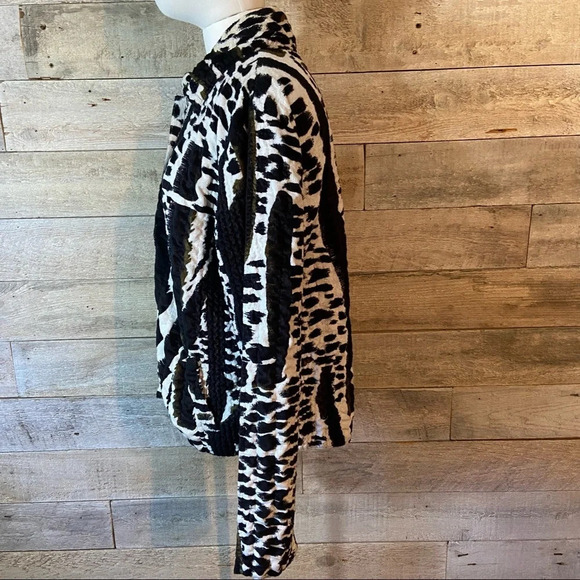 UbU women’s‎ hand crafted black  and white zip up jacket in size medium - Picture 2 of 10